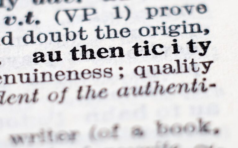 pronunciation of the word "authenticity"