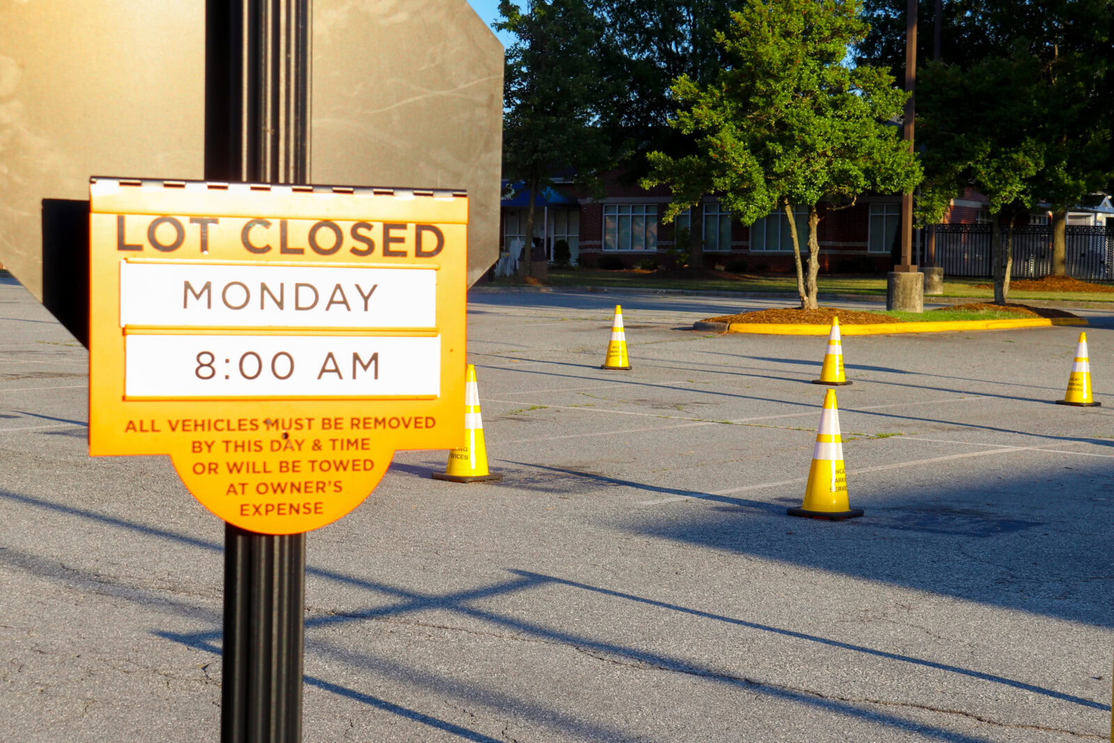 Parking lot closed graphic